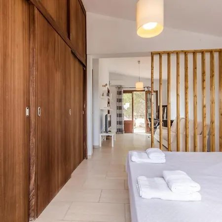 Villa Con Piscina Cerca Del Mar En