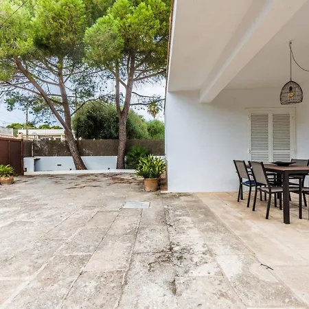 Villa Con Piscina Cerca Del Mar En *