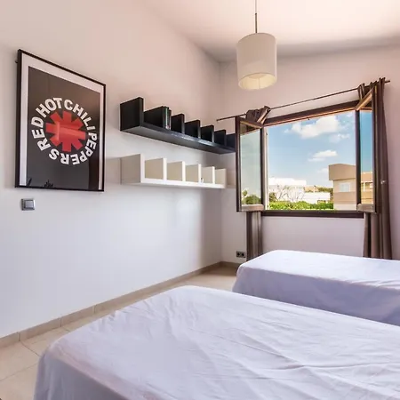 Con Piscina Cerca Del Mar En Villa Sa Rapita