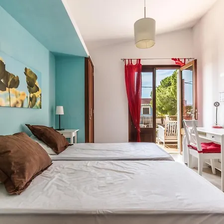 Con Piscina Cerca Del Mar En Villa